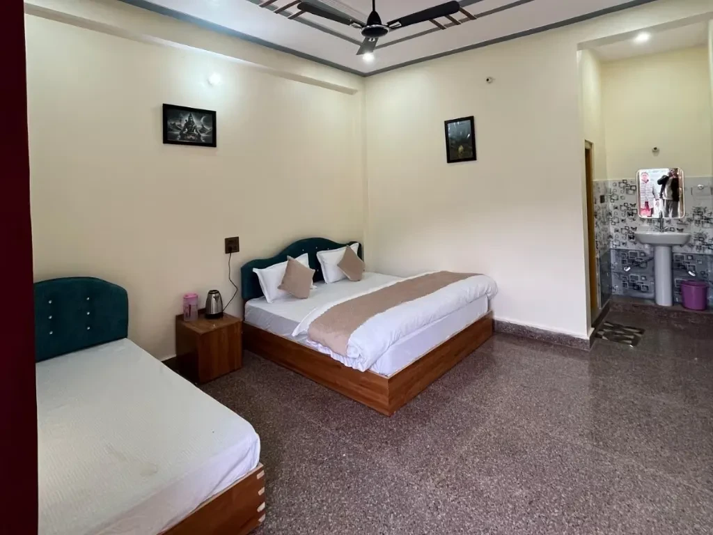 Hotel 7 Oaks Barkot [Attractive Bedroom]