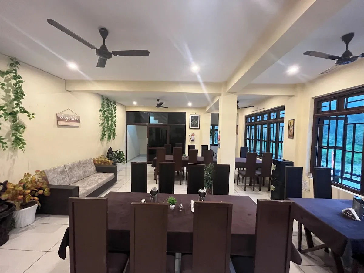 Hotel Shivlinga Villa Barkot [Restaurant]